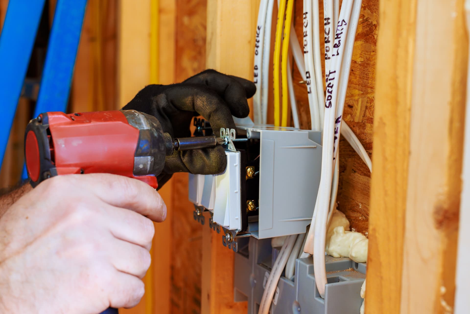 Electrical work on a wall-mounted wiring box